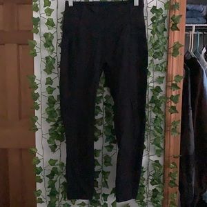 black lululemon cropped leggings
